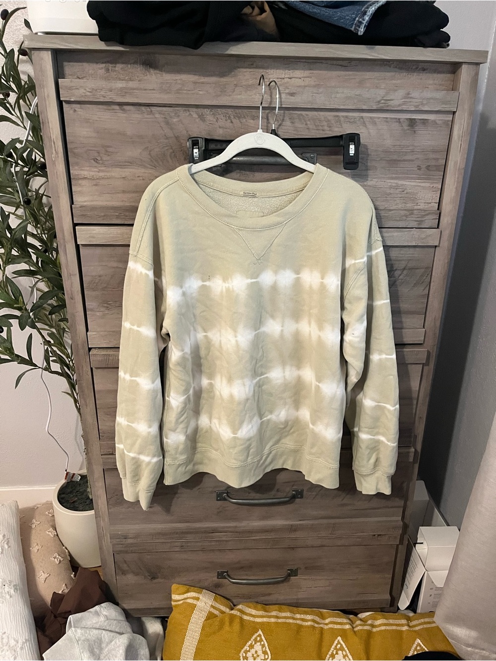 Abercrombie & Fitch Cream Crewneck Pullover